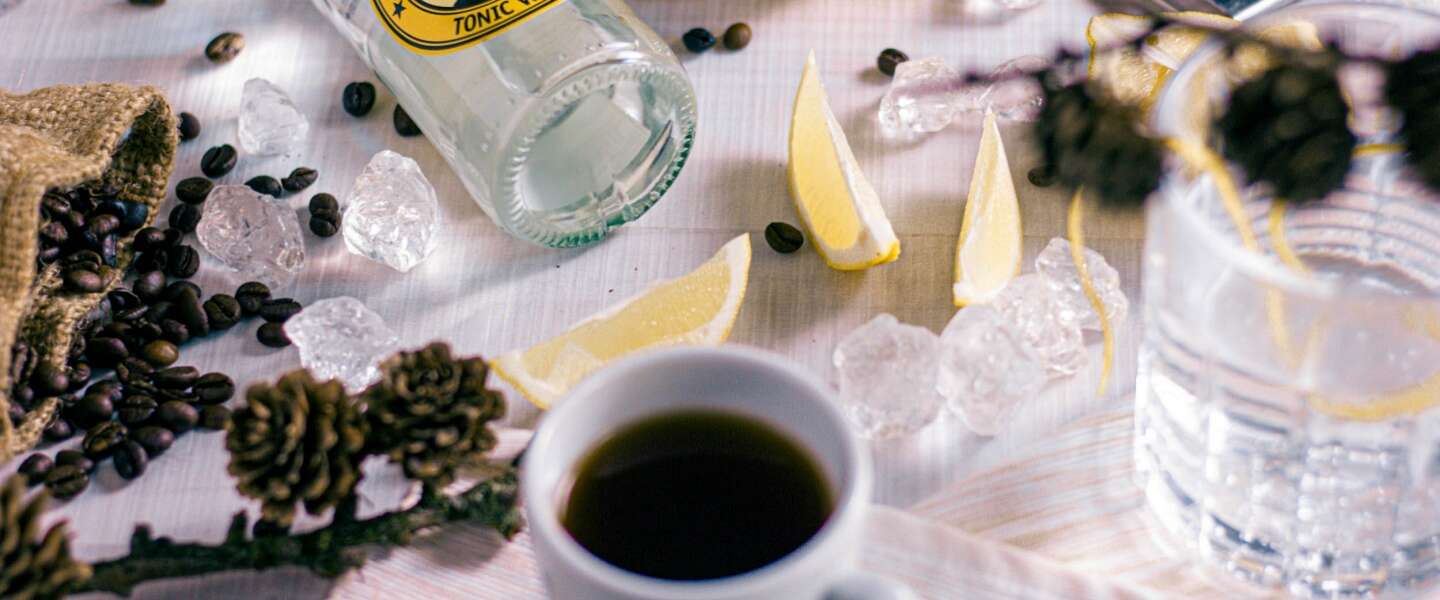 Espresso Gin & Tonic: misschien wel hét drankje van deze zomer (ook zonder gin)
