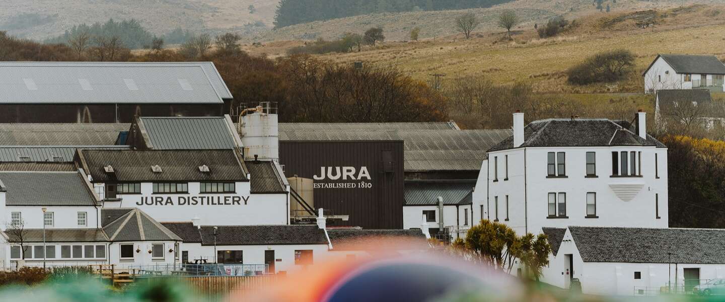 Jura whisky: hoe gemeenschapszin een bijzondere Schotse whisky creëerde