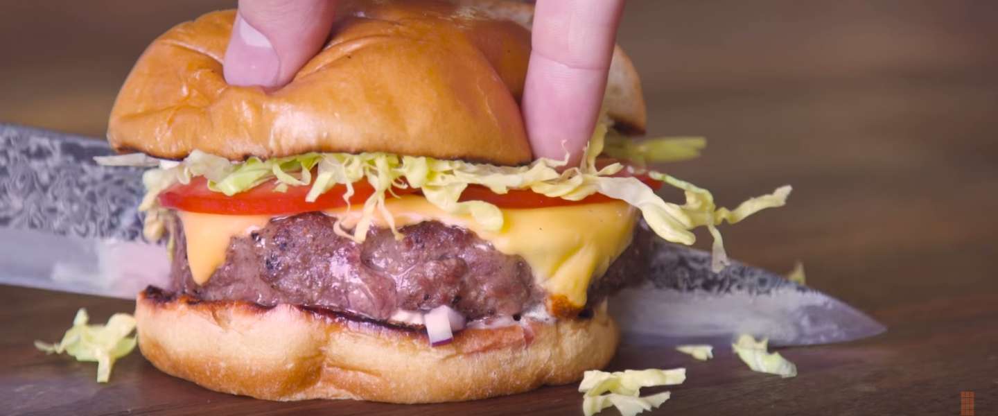 Zo maak je de perfecte hamburger om indruk te maken op je vrienden!
