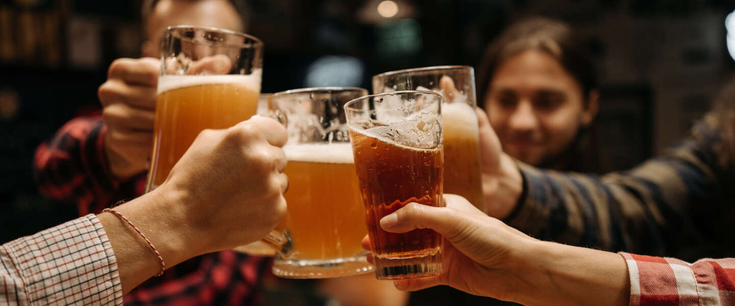 De 10 landen wereldwijd waar je in 2021 het goedkoopst een biertje drinkt