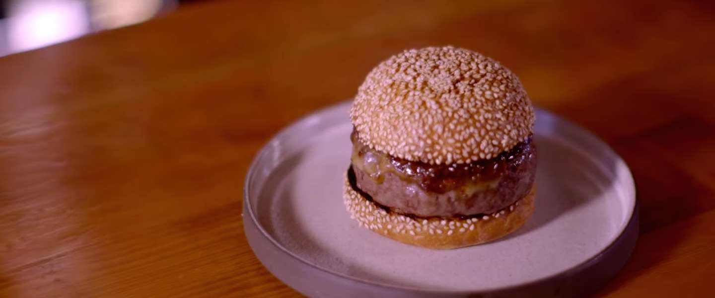 Deze Michelin sterrenchef maakt de perfecte hamburger
