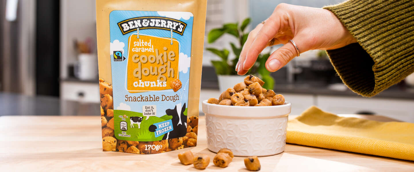 Ben & Jerry’s brengt snackable Cookie Dough in een zakje (zonder ijs) uit