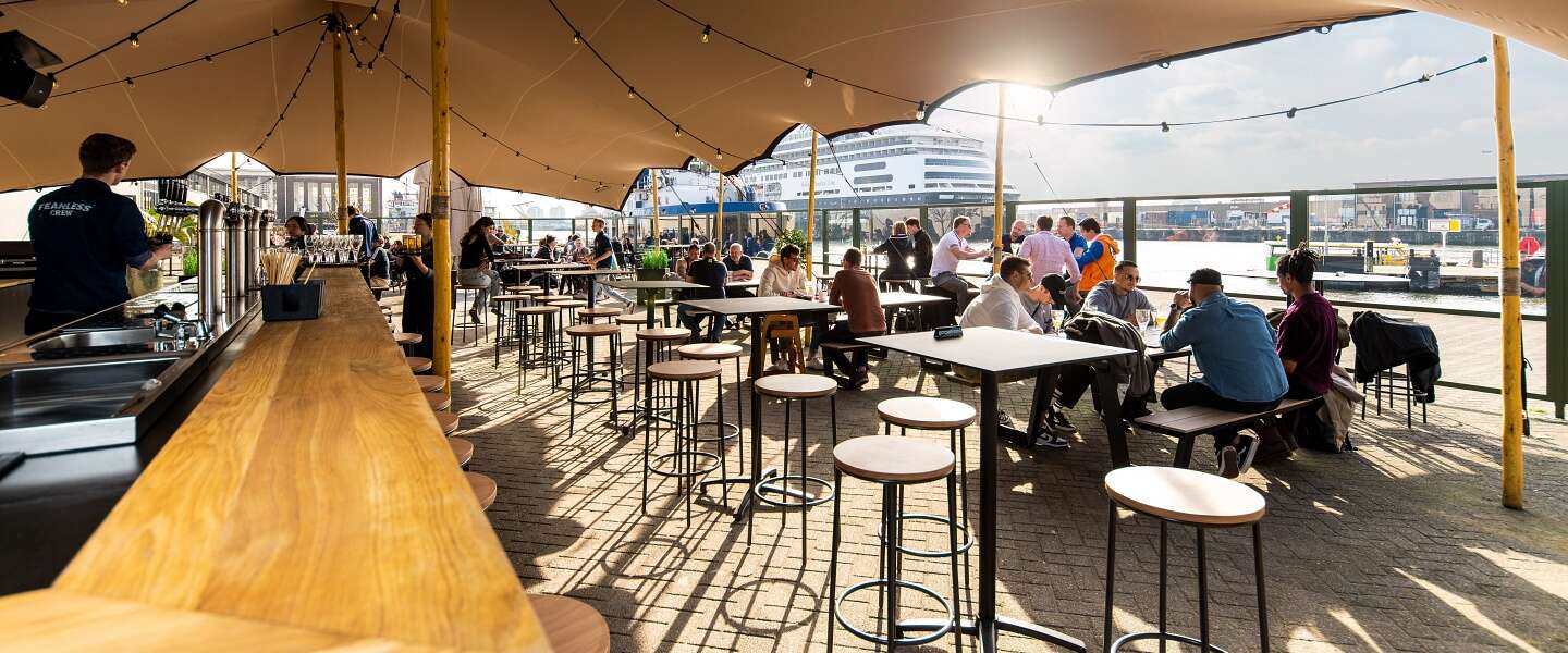 Stadshaven Brouwerij opent vernieuwd terras aan de Rotterdamse Merwehaven