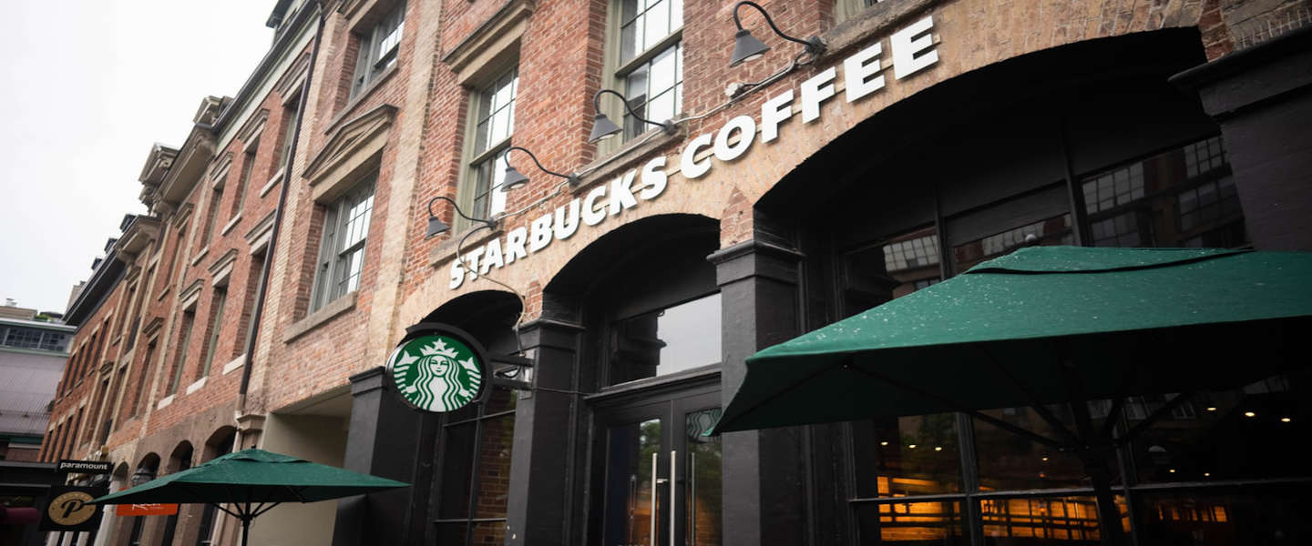 Grootste Starbucks van Nederland geopend in hartje Rotterdam