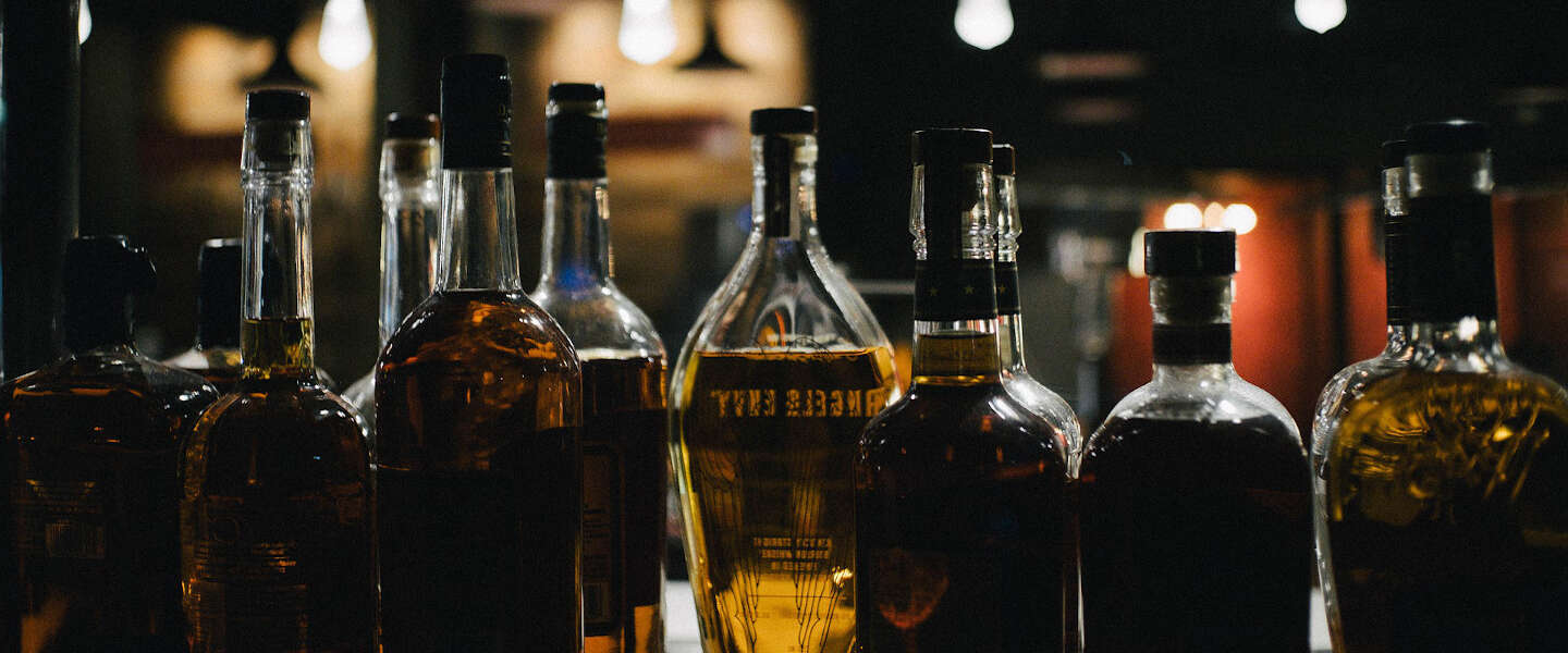 Amerikaans koppel vindt 66 flessen whisky in de muren van hun woning