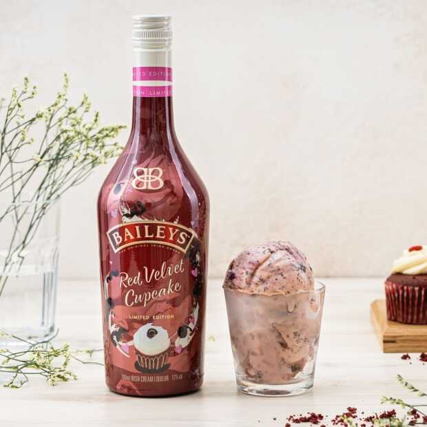 Baileys lanceert nieuwe smaak met oog op de herfst: Red Velvet Cupcake