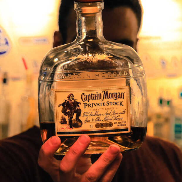 Waarom wordt rum steeds populairder en duurder?