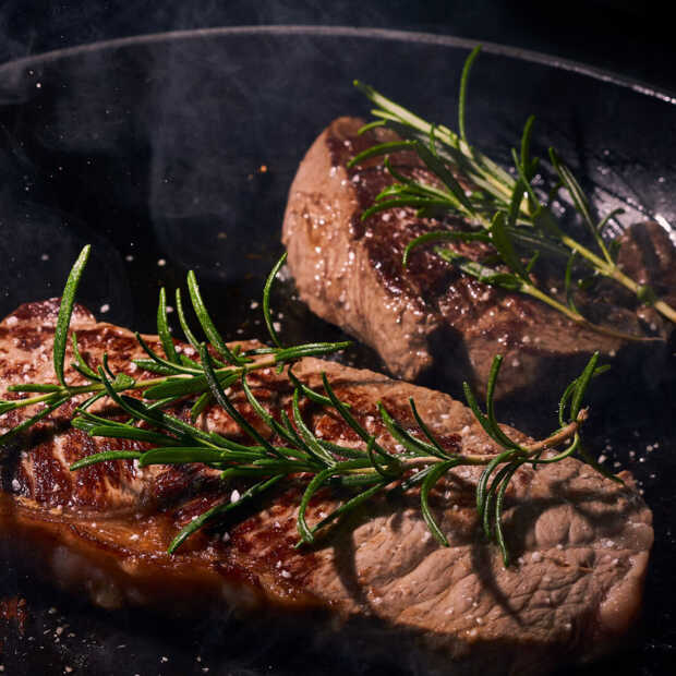 Met deze tips bak je de perfecte biefstuk altijd met de juiste garing